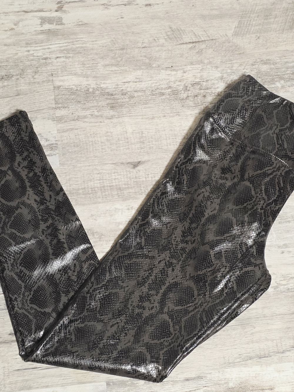 ✨ 7 For All Mankind Black/Gray Faux Leather Python Leggings ✨